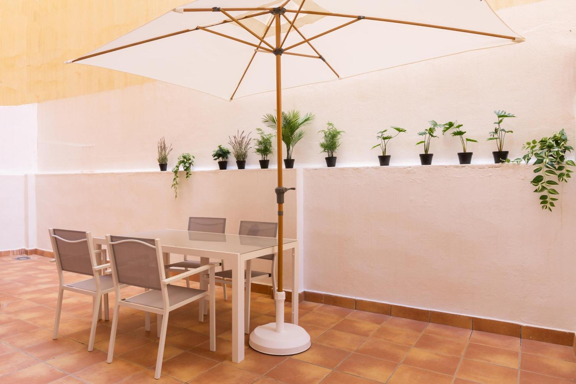 Charming Apartment Malagas Moon Exterior photo